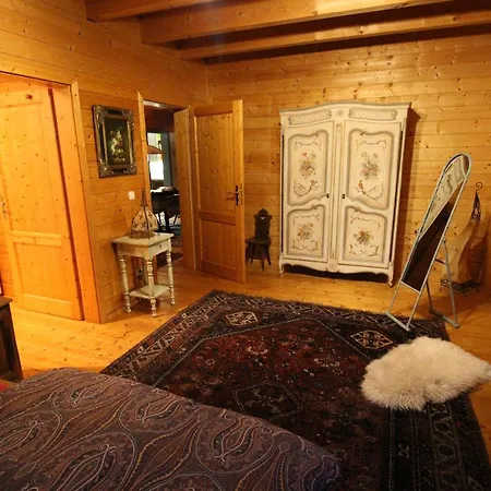 Malerisches Holzhaus 